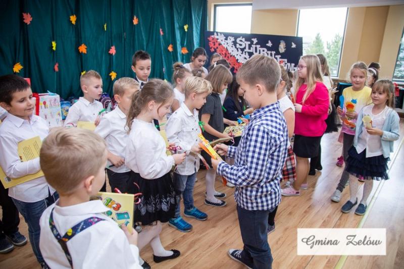 ślubowanie w SP 1 w Zelowie
